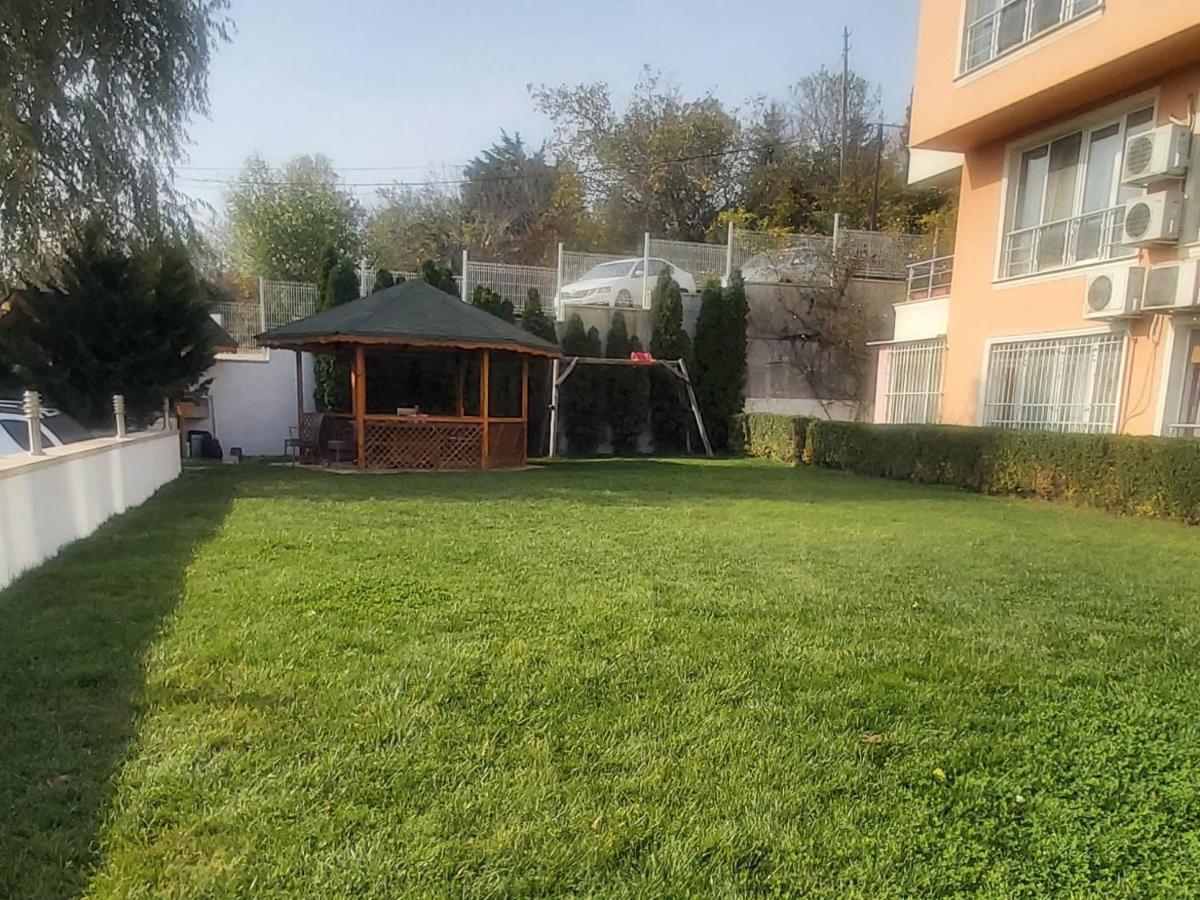 Saint Nicholas Varna Lovely 2 Bedroom Apartment With Sunny Garden ภายนอก รูปภาพ