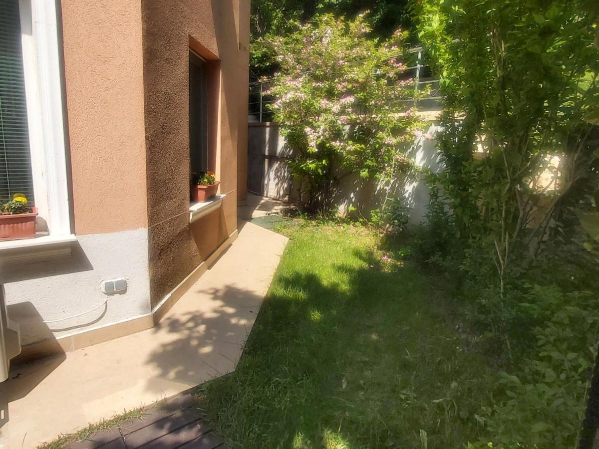 Saint Nicholas Varna Lovely 2 Bedroom Apartment With Sunny Garden ภายนอก รูปภาพ